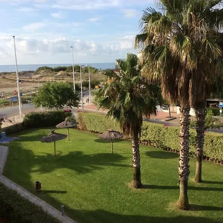 Con Piscina En Preciosa Playa